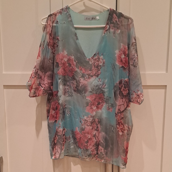 Louise Millar Tops - Floral V-Neck Chiffon Top